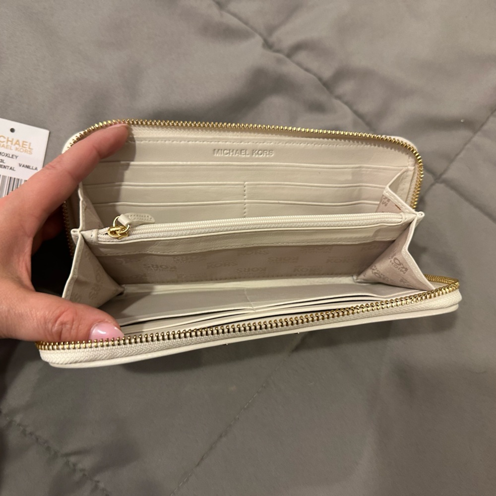 NWT Michael Kors Vanilla Wallet - Picture 4 of 6